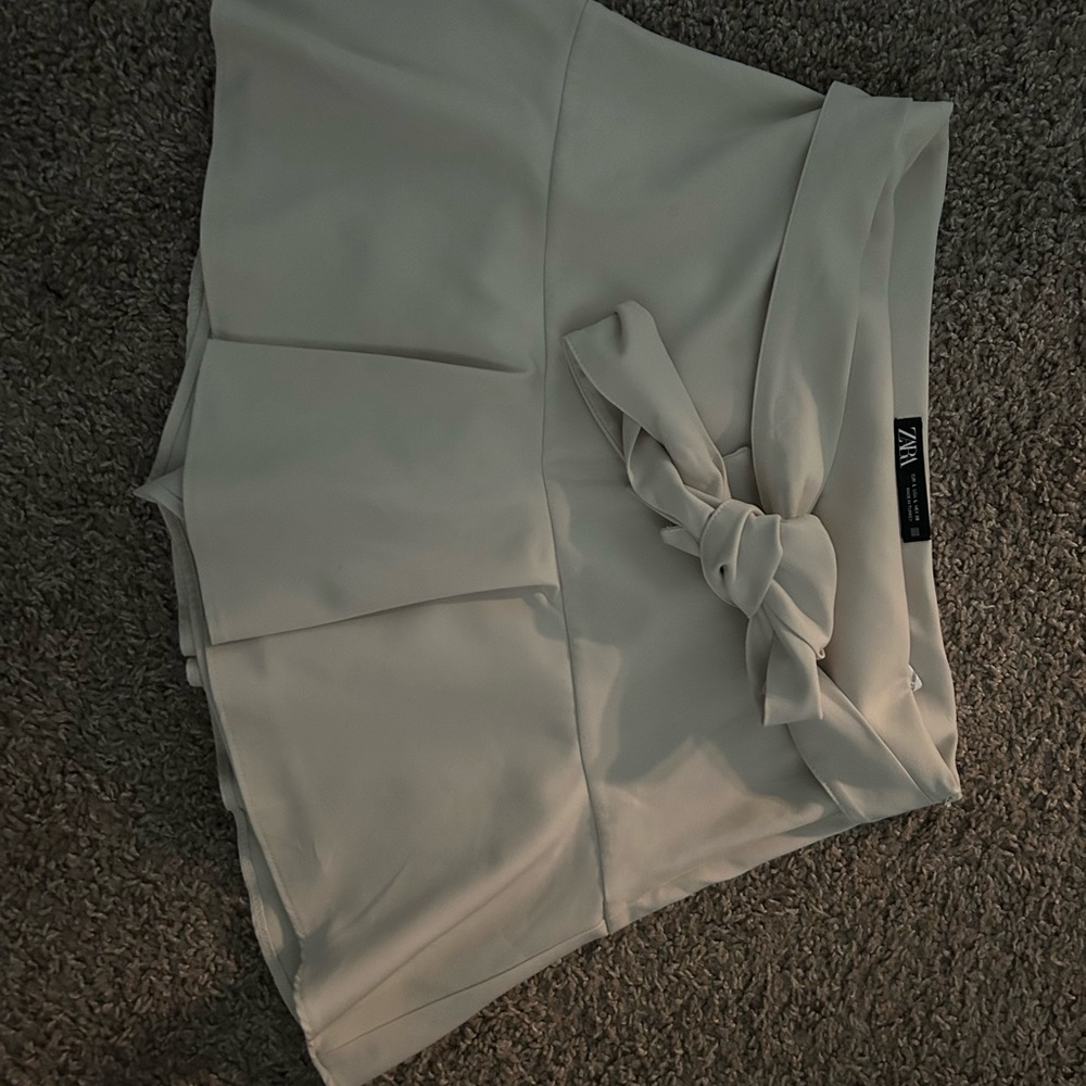 Zara Women's High Waist Cream Skort with Bow